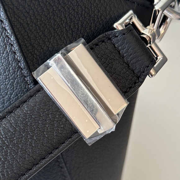 Givenchy Antigona Medium - Picture 4 of 15